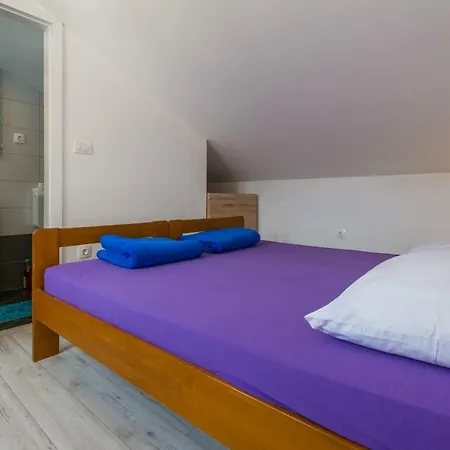 Svetic Apartment *