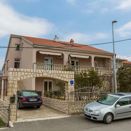 Svetic Apartment *