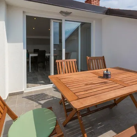 Svetic Apartment *
