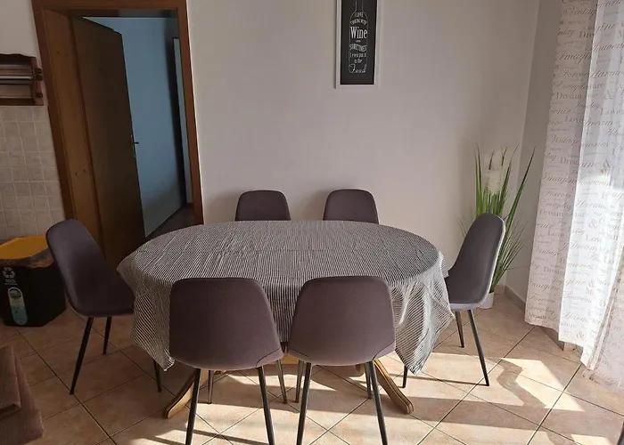 Svetic Διαμέρισμα